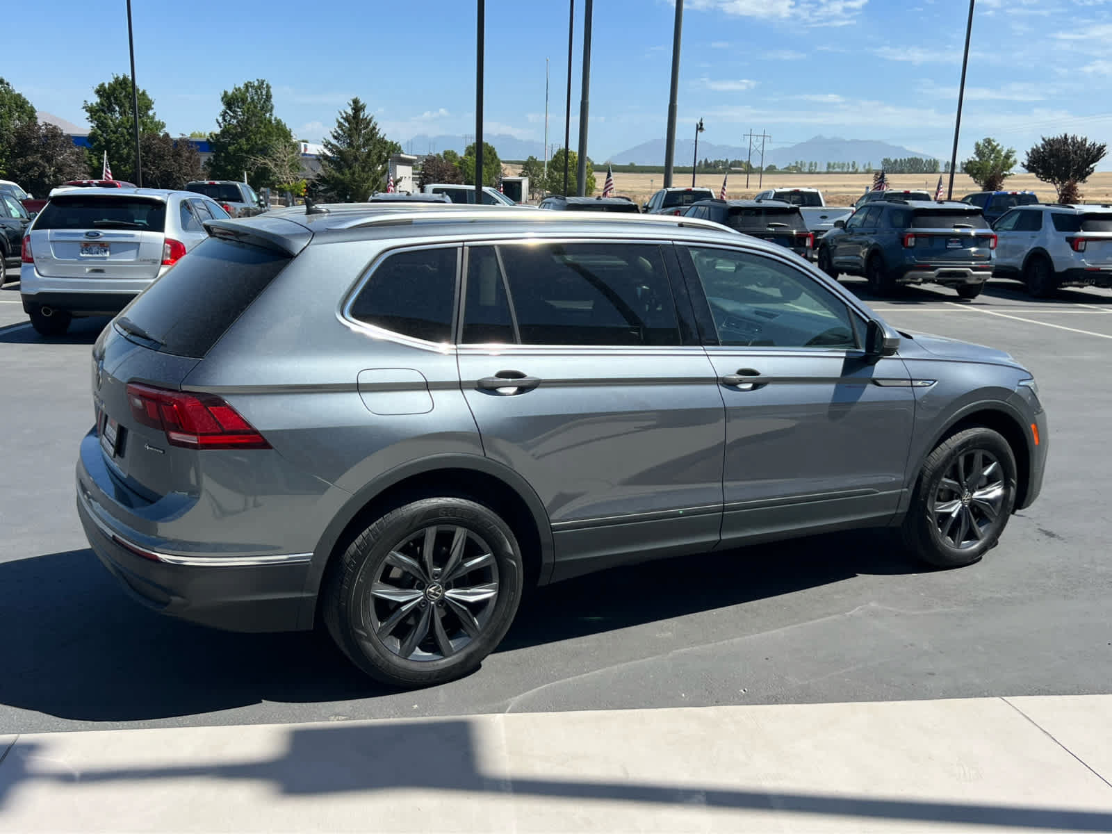 Used 2022 Volkswagen Tiguan SE AWD/4WD image 7