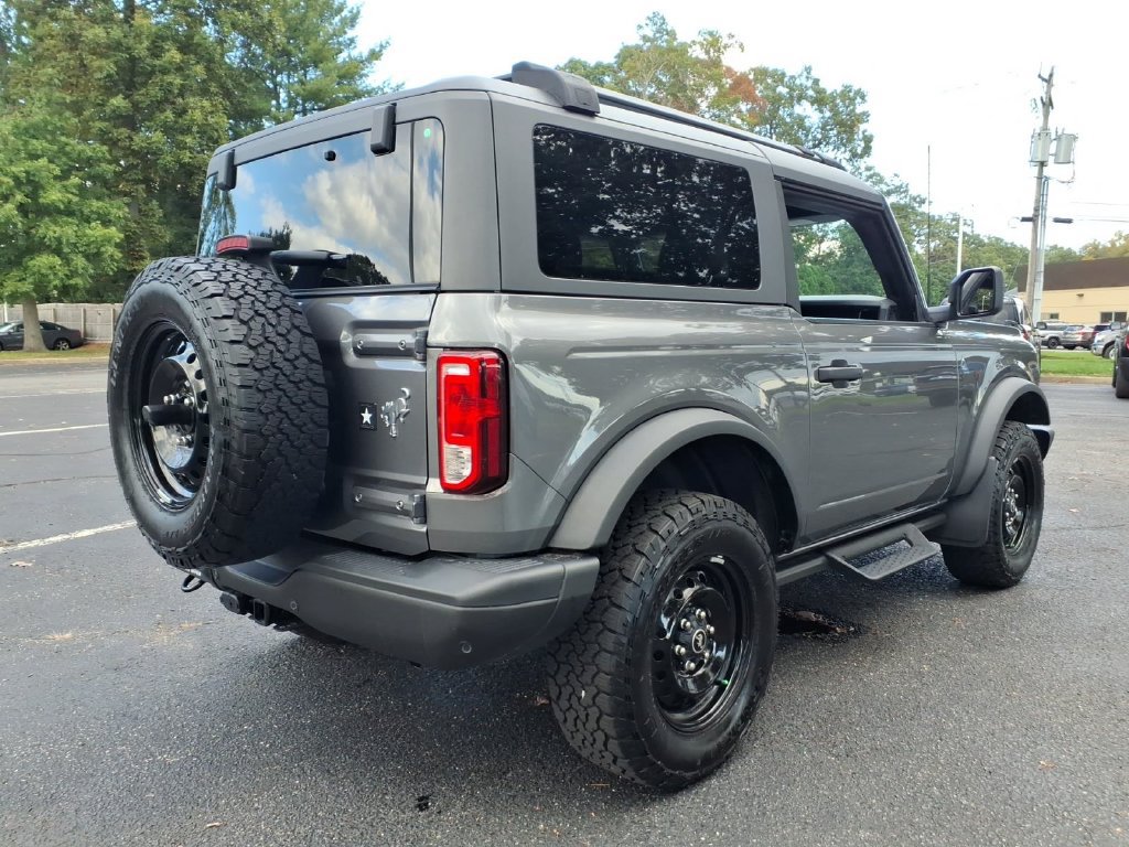 Certified 2023 Ford Bronco 2-Door AWD/4WD image 2