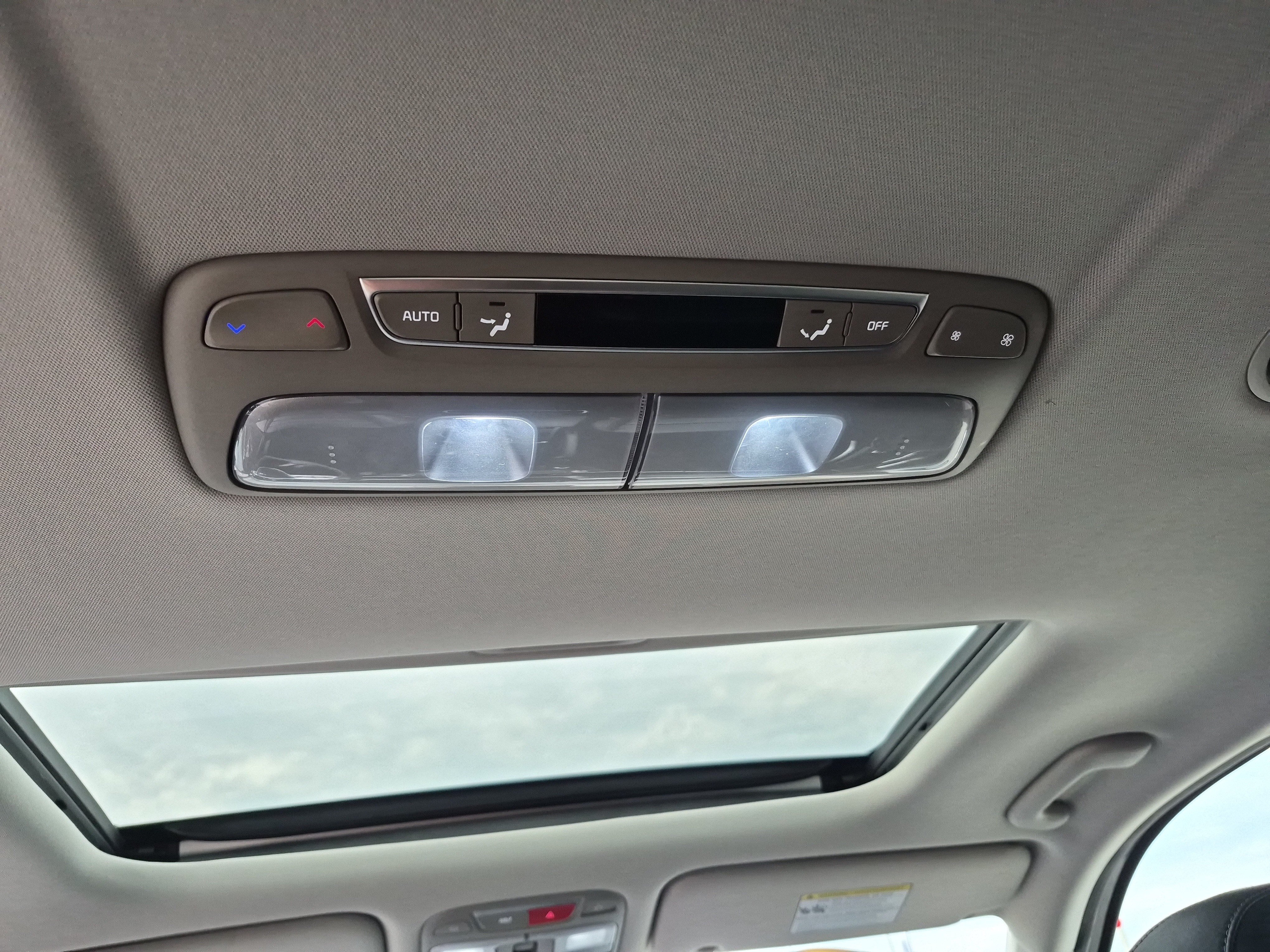 Used 2025 Kia Telluride S FWD image 20