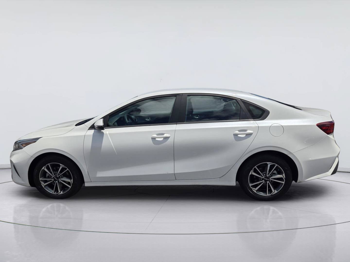Used 2024 Kia Forte LXS w/ LXS Technology Package FWD image 5