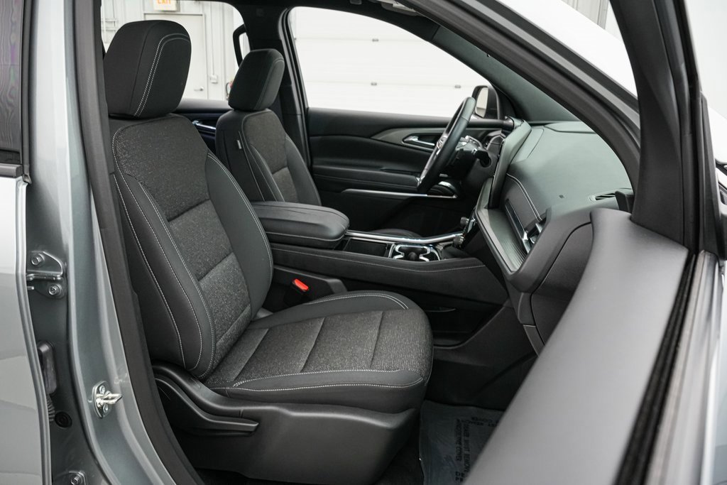 Used 2025 Chevrolet Traverse LT image 22