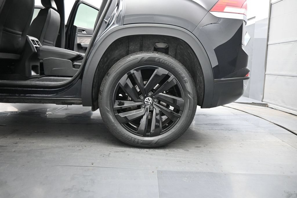 Used 2023 Volkswagen Atlas Cross Sport SE w/ Black Wheel Package AWD/4WD image 20