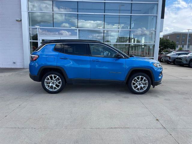 Used 2025 Jeep Compass Limited AWD/4WD image 4