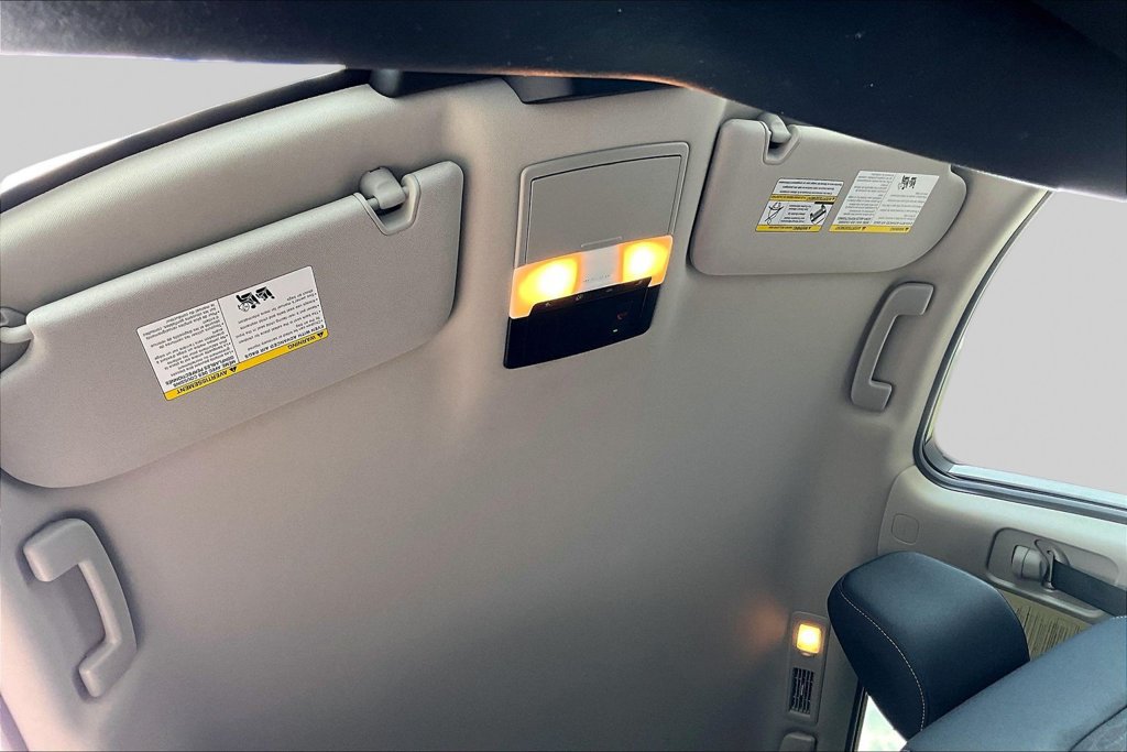 Used 2025 Nissan Pathfinder SV AWD/4WD image 22