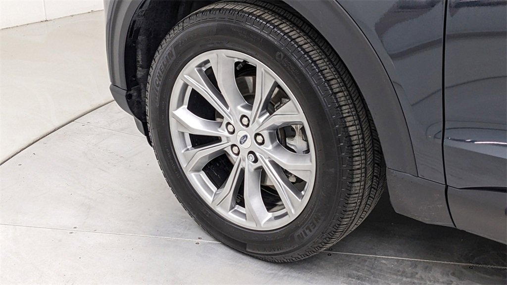Certified 2023 Ford Explorer XLT w/ Equipment Group 202A image 5
