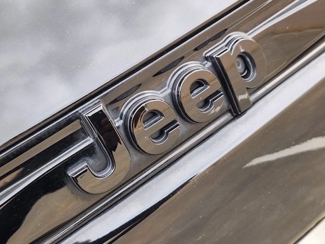 Used 2023 Jeep Grand Cherokee Altitude image 11