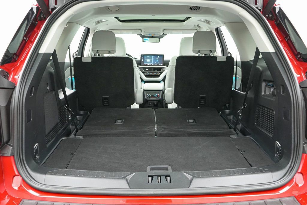 Certified 2025 Ford Explorer Platinum w/ LUX Leather Package image 22