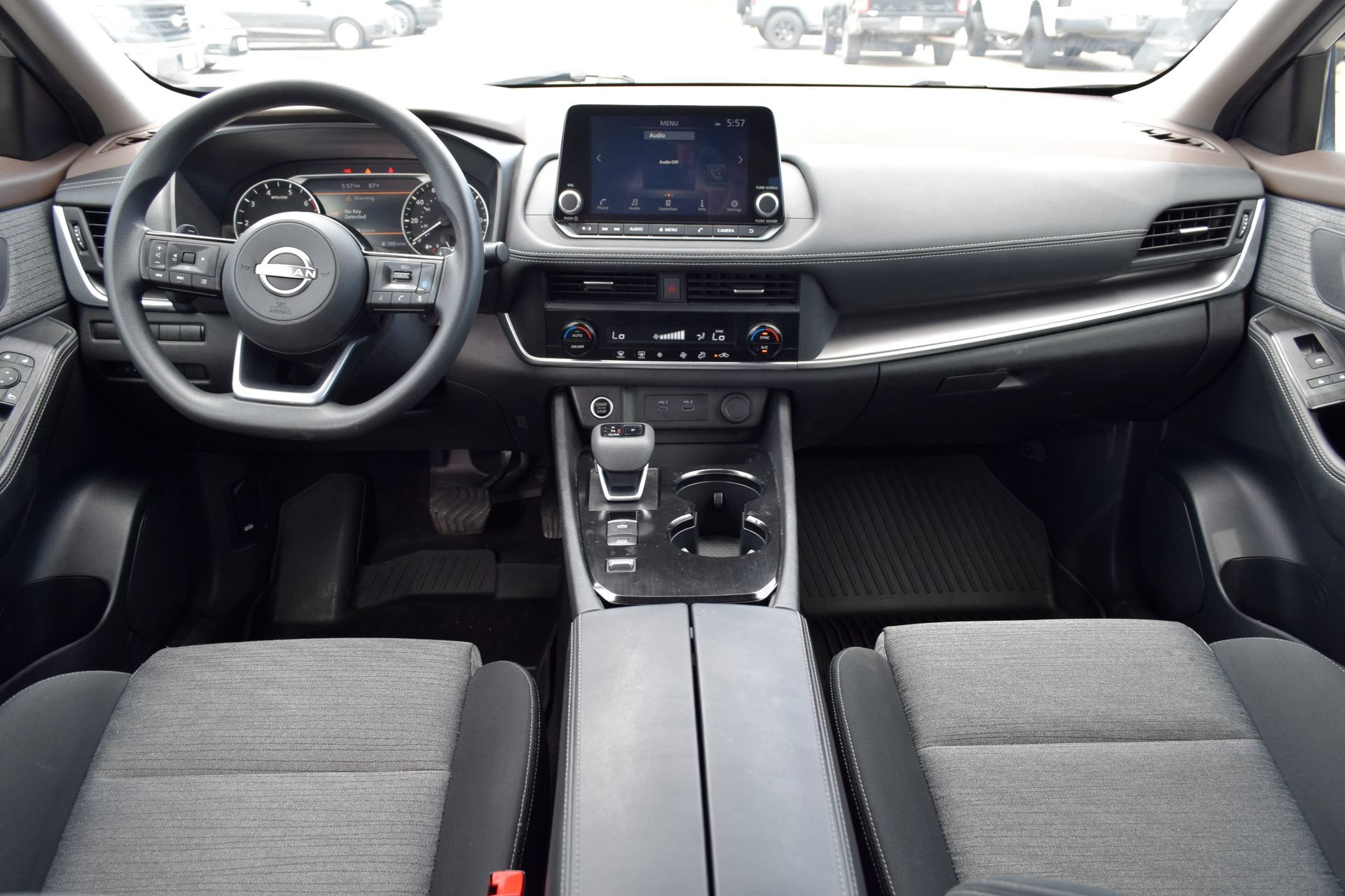 Used 2023 Nissan Rogue SV FWD image 5