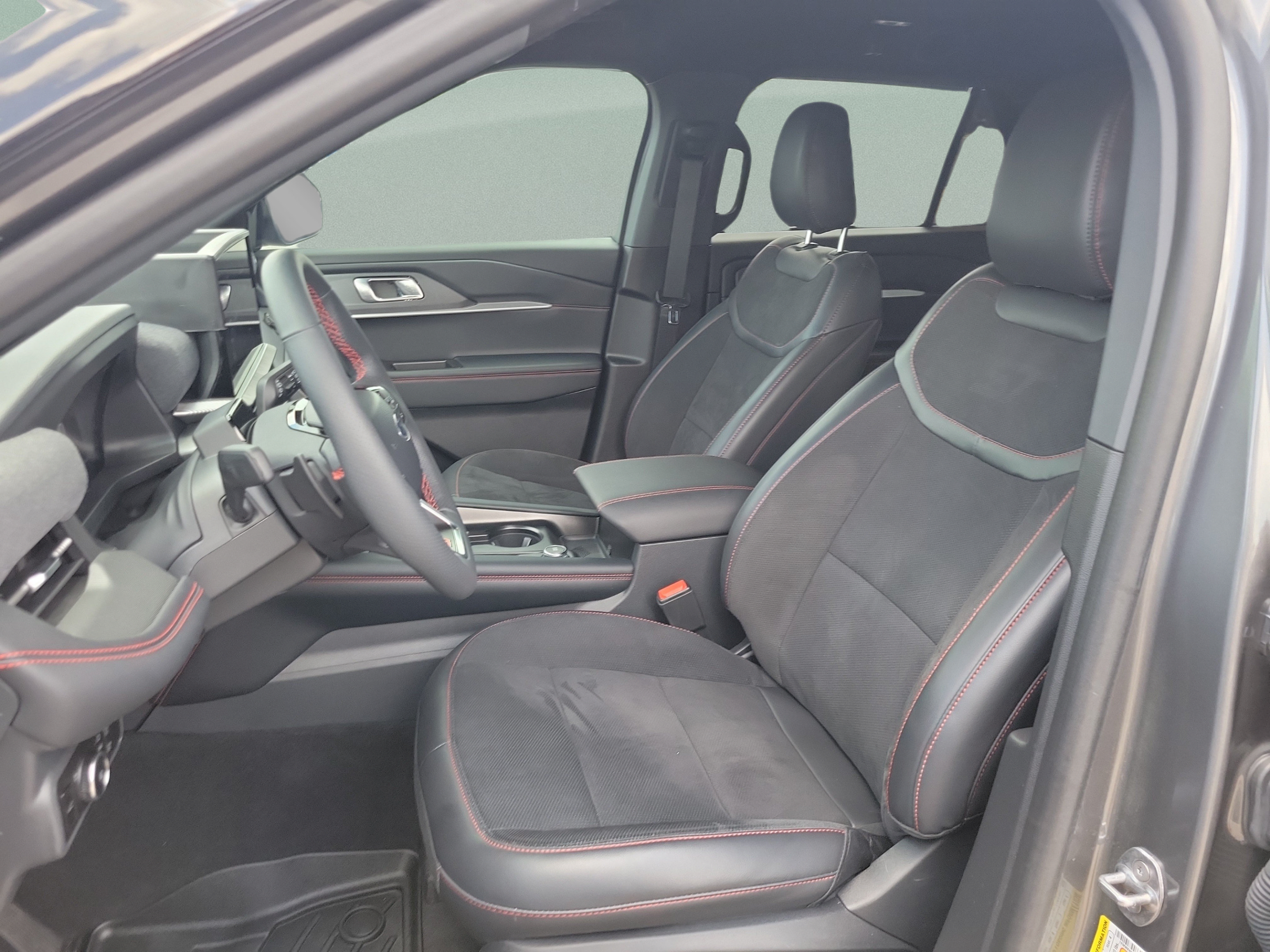 Certified 2025 Ford Explorer ST AWD/4WD image 17