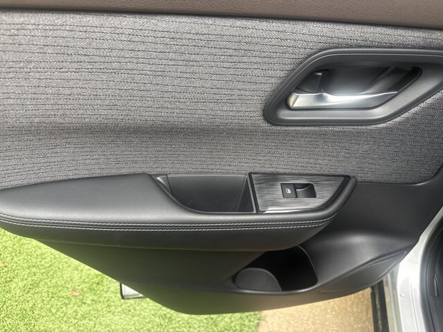 Used 2021 Nissan Rogue SV FWD image 17
