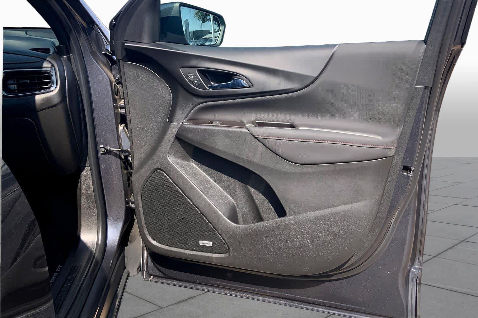 Used 2022 Chevrolet Equinox RS w/ RS Leather Package FWD image 23