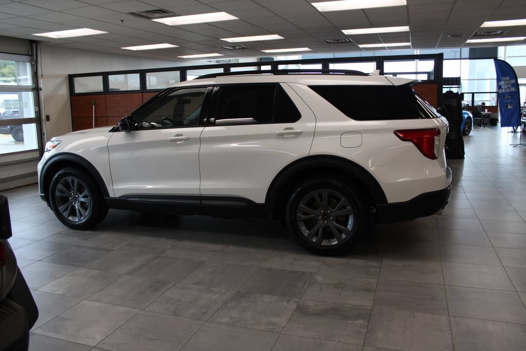 Certified 2023 Ford Explorer XLT w/ Equipment Group 202A AWD/4WD image 2