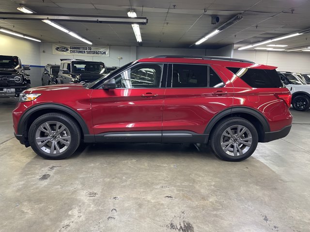 Certified 2021 Ford Explorer XLT w/ Equipment Group 202A AWD/4WD image 2