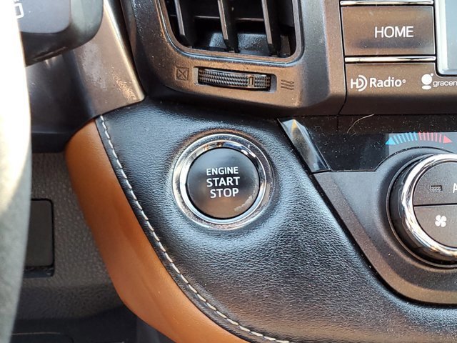 Used 2018 Toyota RAV4 SE image 28