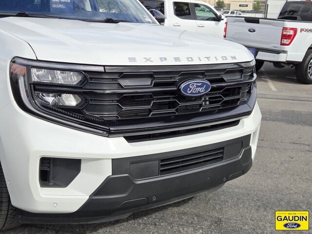 Certified 2025 Ford Expedition Active AWD/4WD image 2