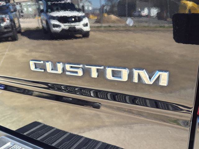 Used 2019 Chevrolet Silverado 1500 Custom w/ Custom Value Package image 12