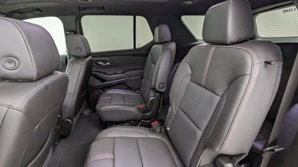 Used 2023 Chevrolet Traverse RS image 36