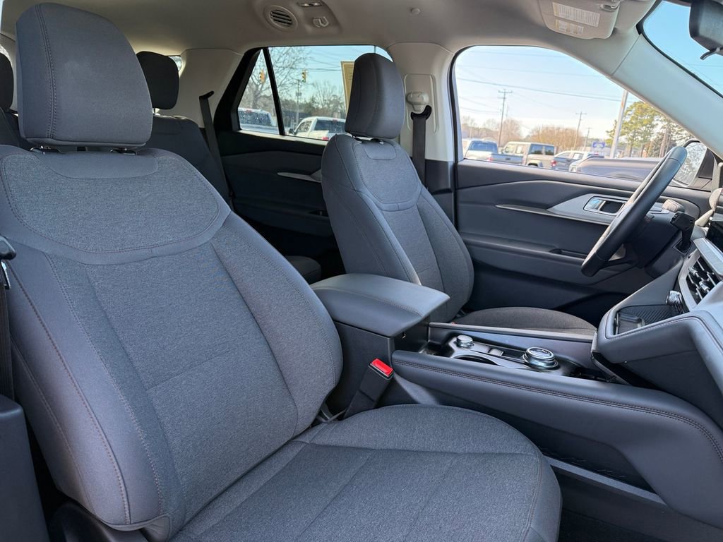 Certified 2025 Ford Explorer Active image 18