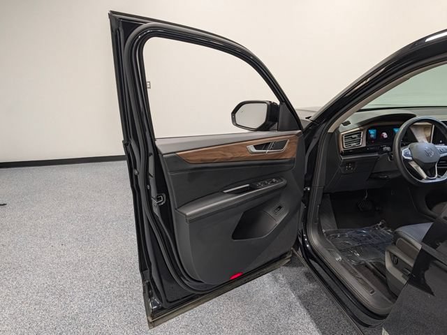 Used 2024 Volkswagen Atlas SE AWD/4WD image 11