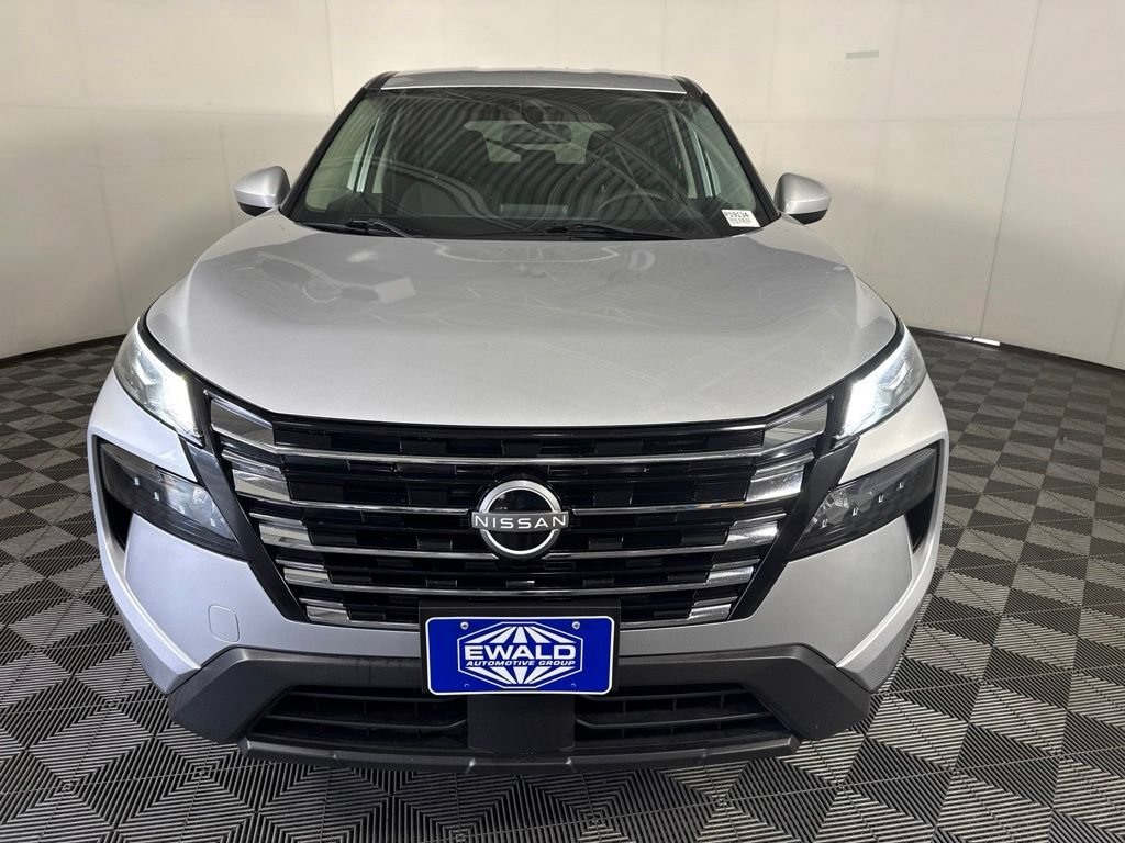 Used 2024 Nissan Rogue SV AWD/4WD image 4