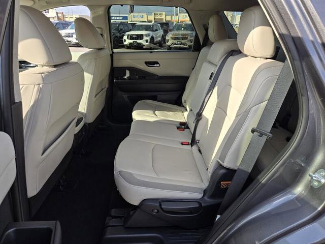 Used 2023 Nissan Pathfinder SL image 12