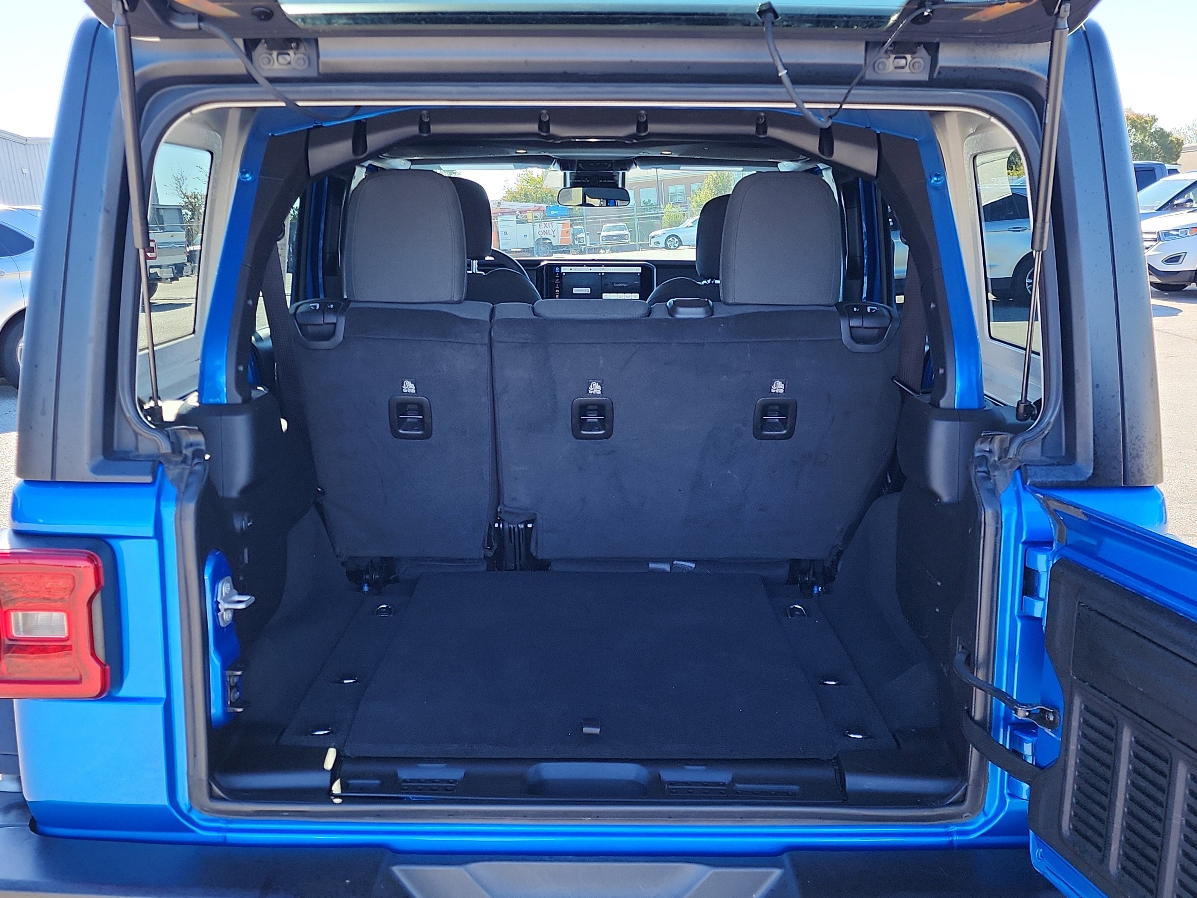 Used 2024 Jeep Wrangler Rubicon image 13