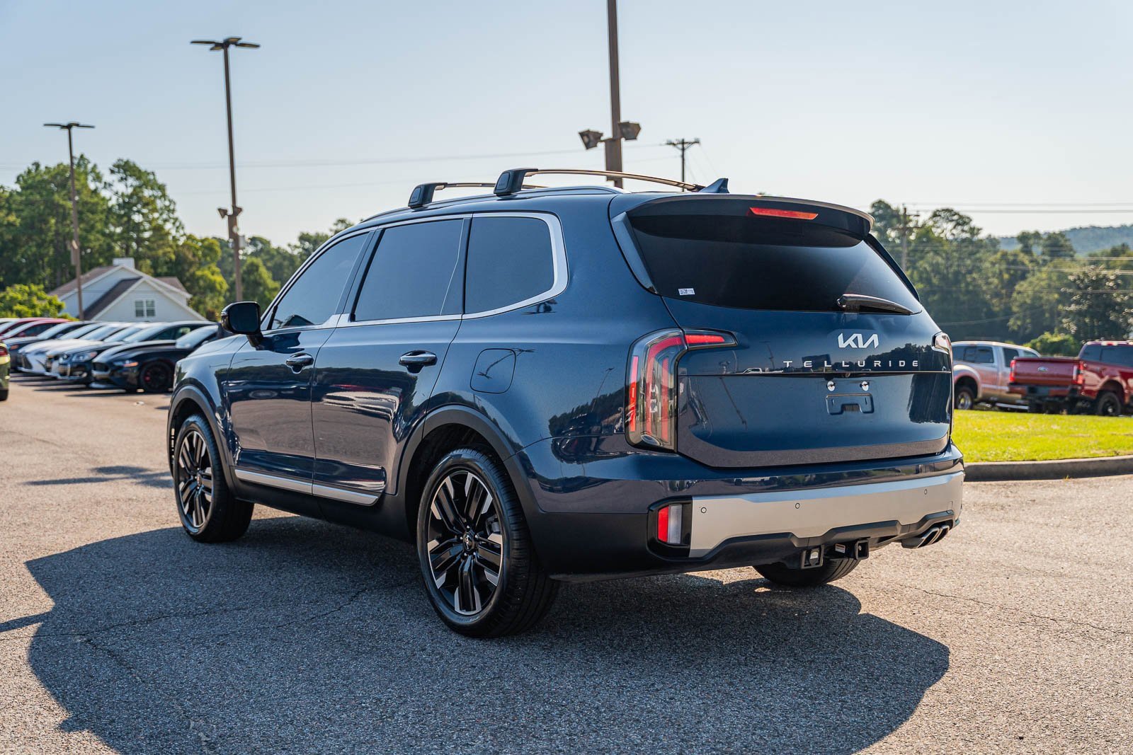Used 2024 Kia Telluride SX w/ Towing Package image 3