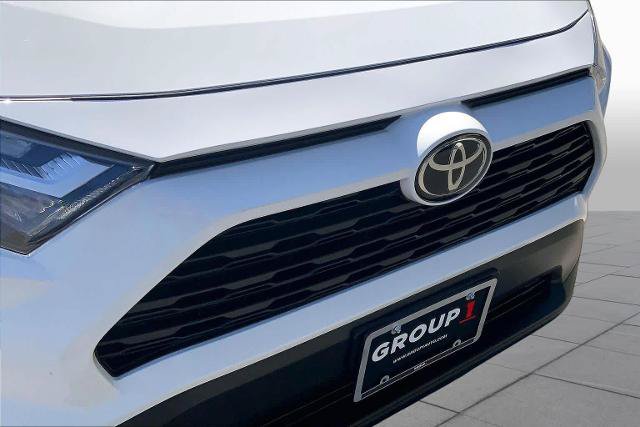 Used 2025 Toyota RAV4 XLE AWD/4WD image 32