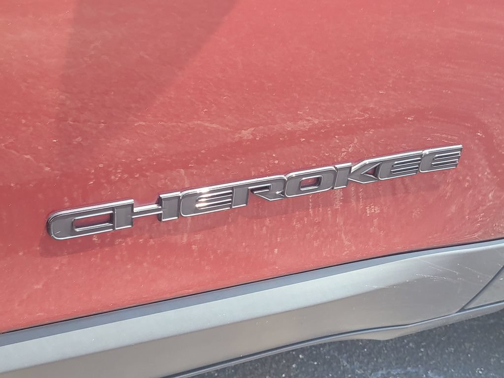 Used 2020 Jeep Cherokee Latitude Plus FWD image 6