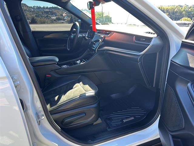 Used 2024 Jeep Grand Cherokee L Altitude AWD/4WD image 20