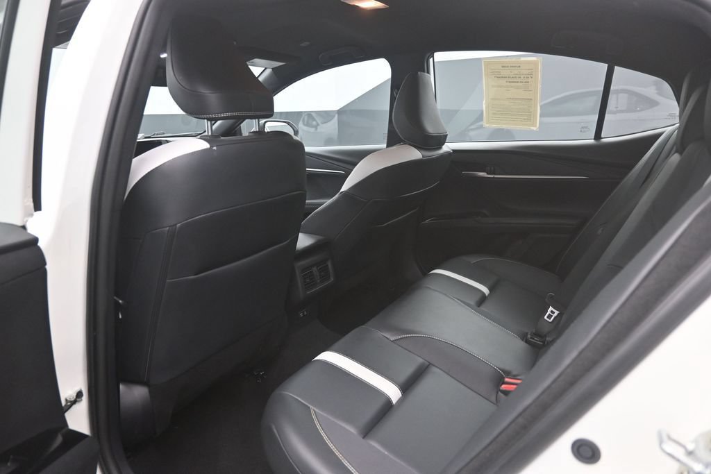 Used 2025 Toyota Camry SE FWD image 25