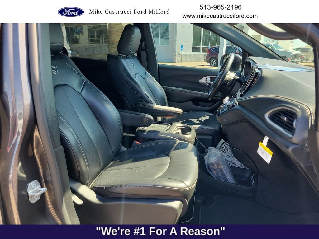 Used 2021 Chrysler Pacifica Touring-L w/ S Appearance Package FWD image 24