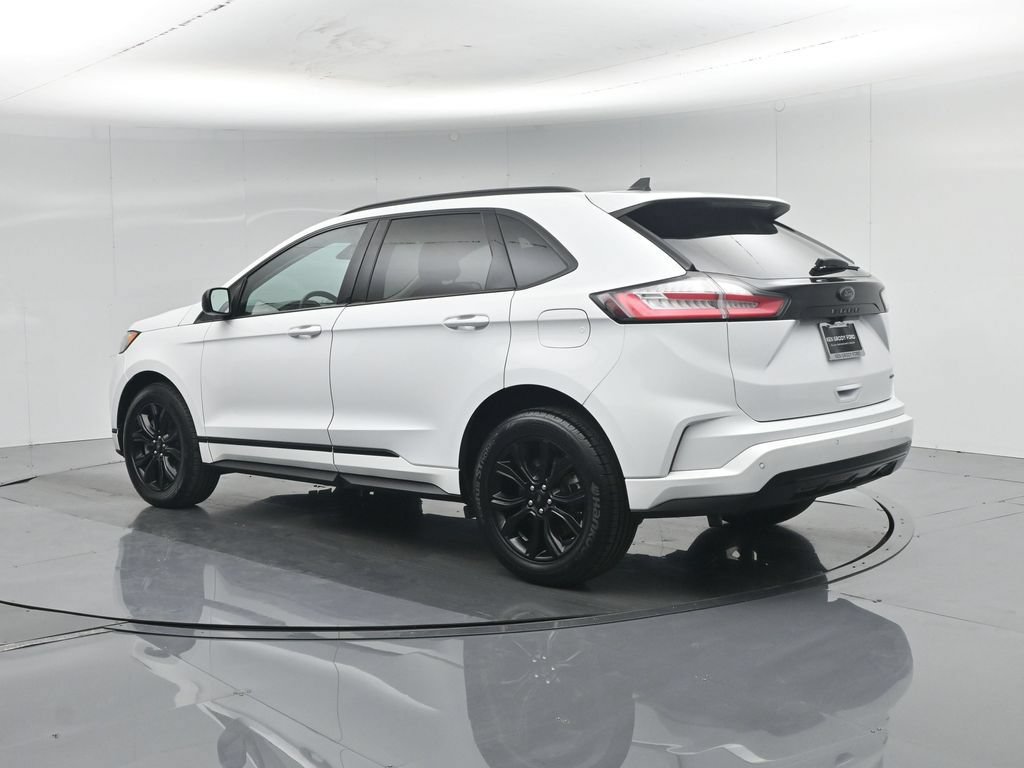 Certified 2022 Ford Edge SE w/ Black Appearance Package AWD/4WD image 7