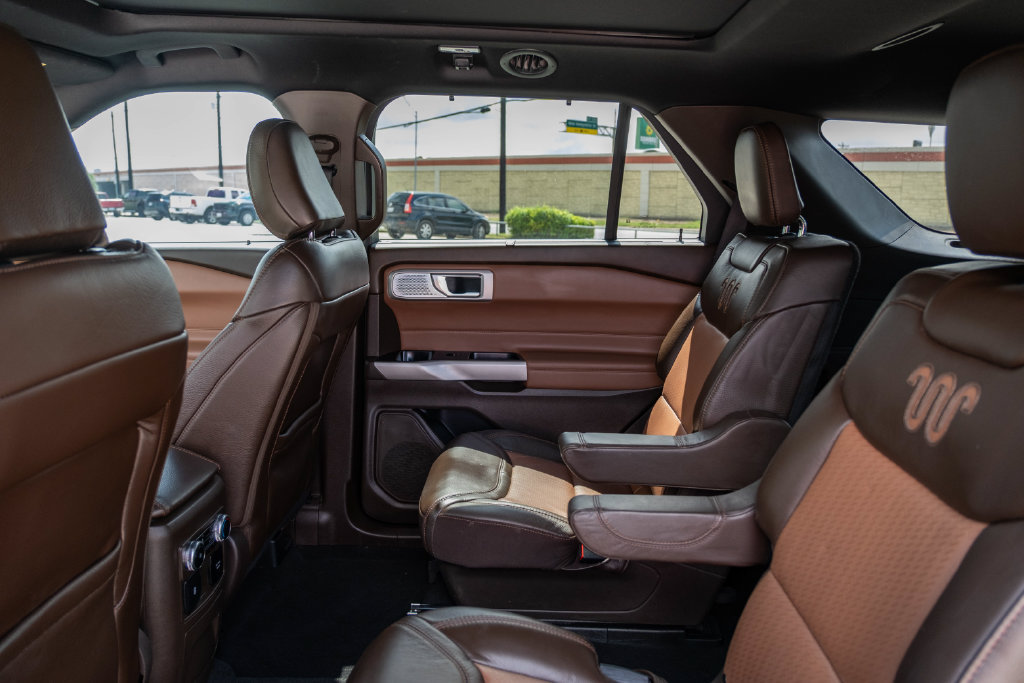Certified 2024 Ford Explorer King Ranch w/ Technology Package RWD image 17