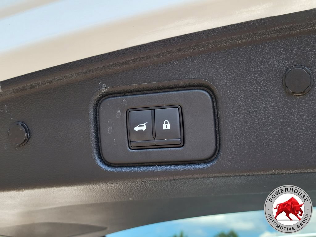 Used 2025 Nissan Pathfinder Platinum w/ Lighting Package (N92) FWD image 15