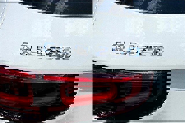 Used 2021 Mercedes-Benz GLB 250 w/ Premium Package image 10