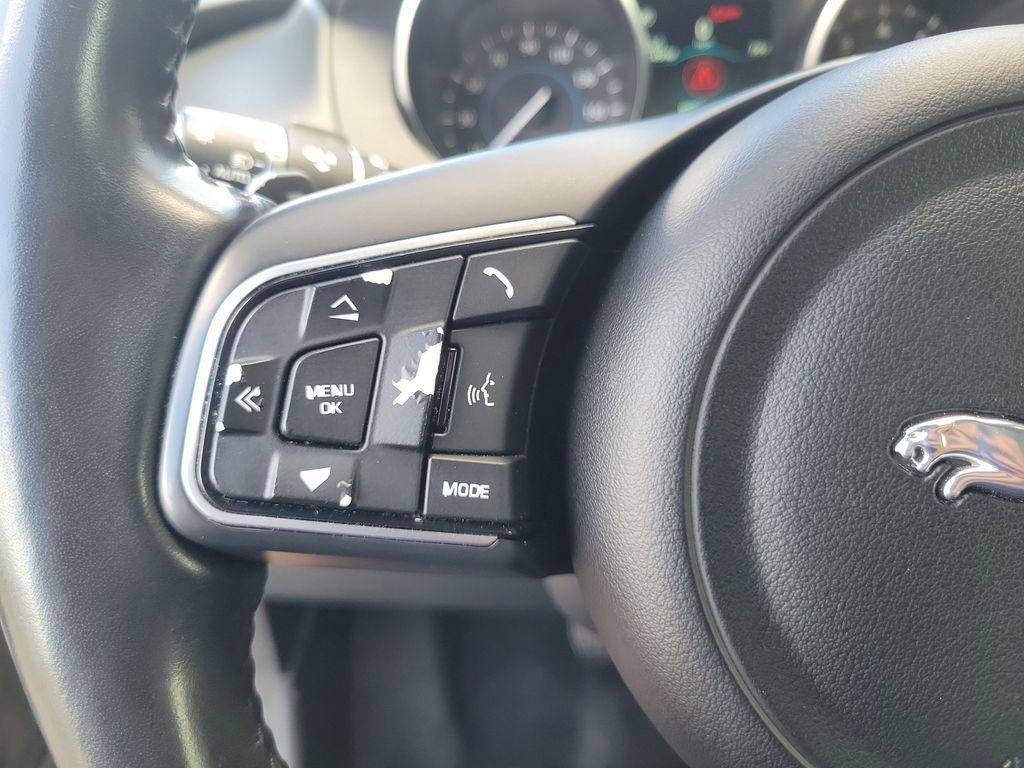 Used 2020 Jaguar F-PACE Premium image 27