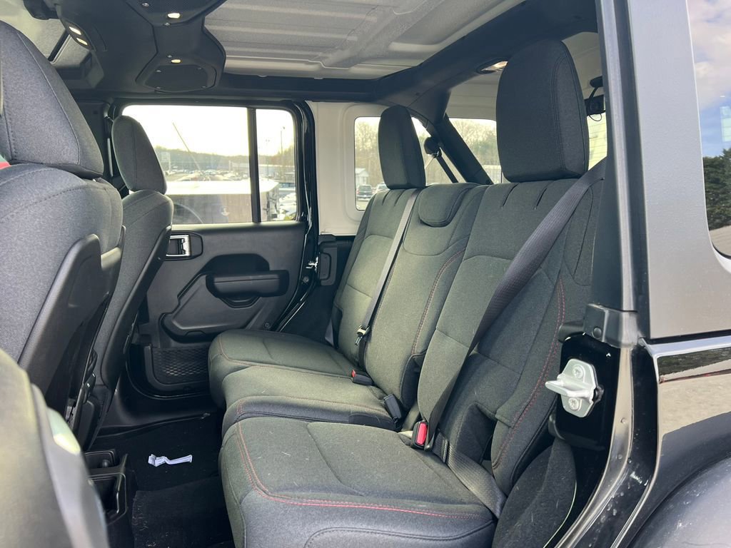 Used 2024 Jeep Wrangler Unlimited Rubicon w/ Technology Group image 15