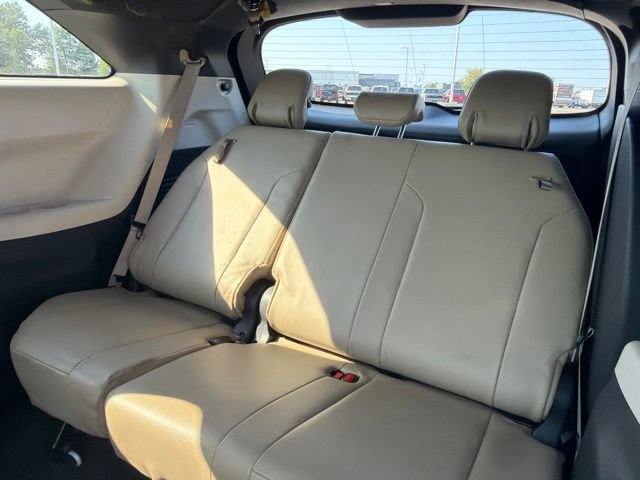 Used 2021 Toyota Sienna XLE FWD image 18
