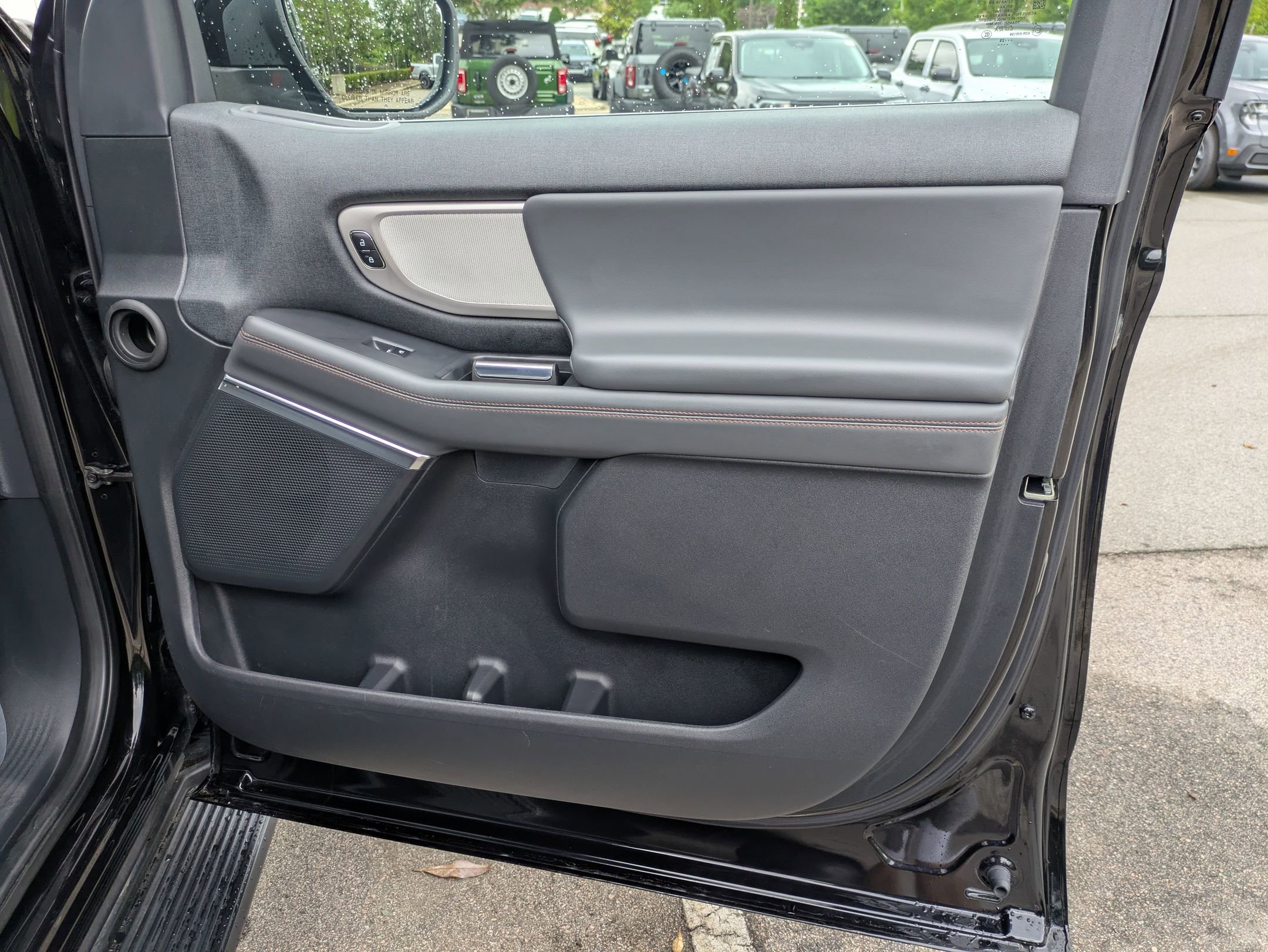 Certified 2025 Ford Expedition Active AWD/4WD image 40