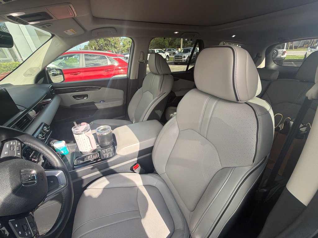 Used 2025 Honda Pilot Elite image 9