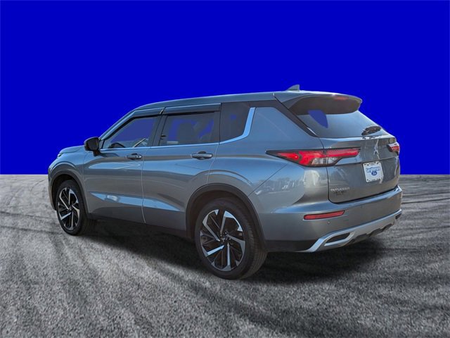 Used 2024 Mitsubishi Outlander SE image 3