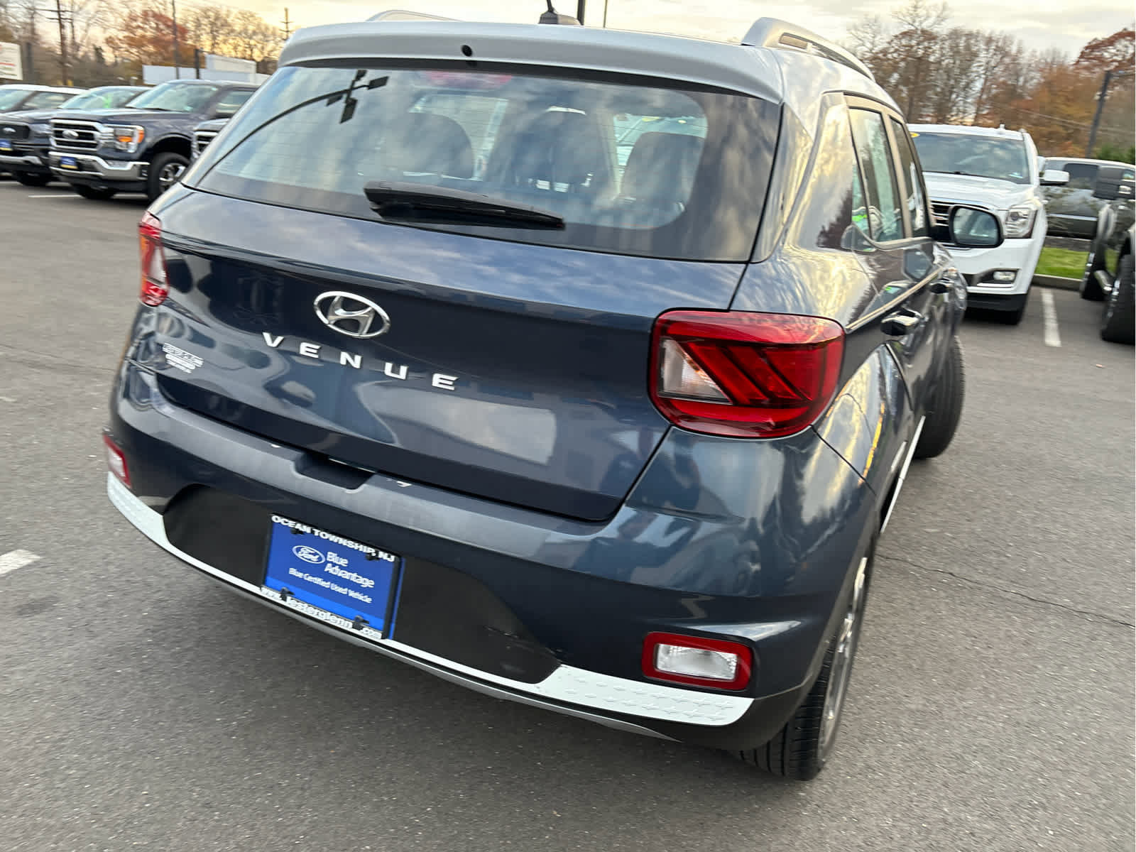 Used 2023 Hyundai Venue Limited image 5
