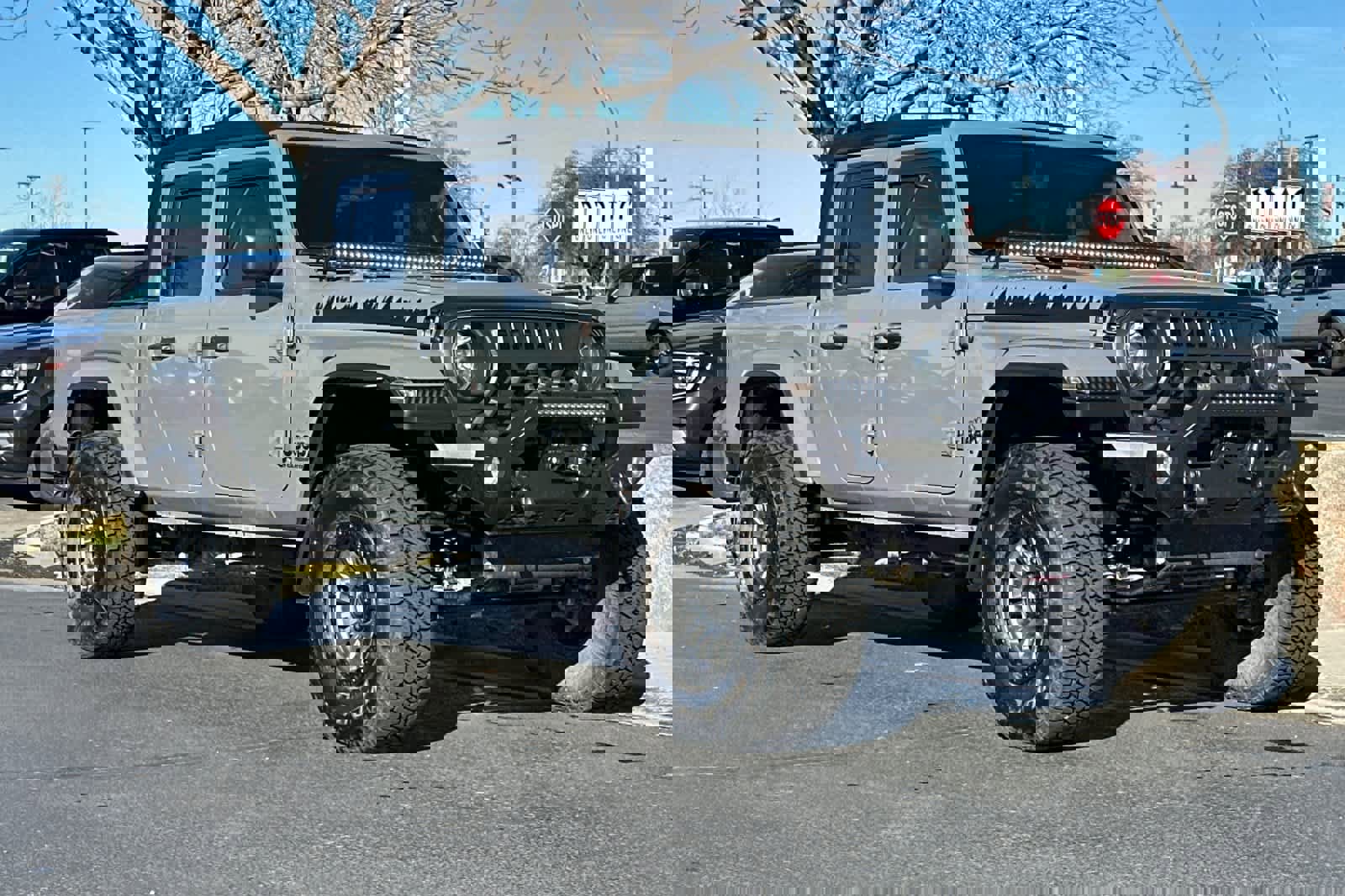 Used 2023 Jeep Gladiator Sport image 9