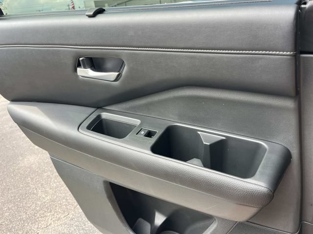 Used 2024 Nissan Pathfinder SL FWD image 23