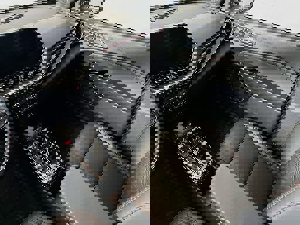 Used 2024 Chevrolet Trax RS w/ Sunroof Package image 11