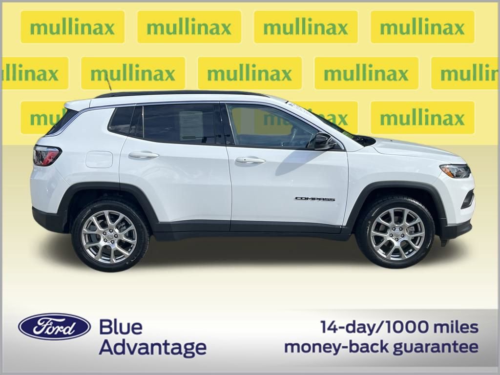 Used 2022 Jeep Compass Latitude image 2