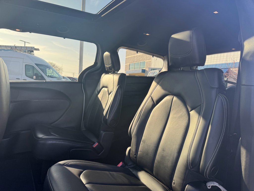 Used 2022 Chrysler Pacifica Touring-L w/ S Appearance Package image 23