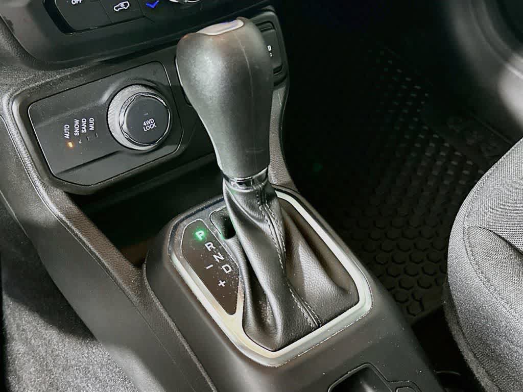 Used 2023 Jeep Renegade Latitude AWD/4WD image 18