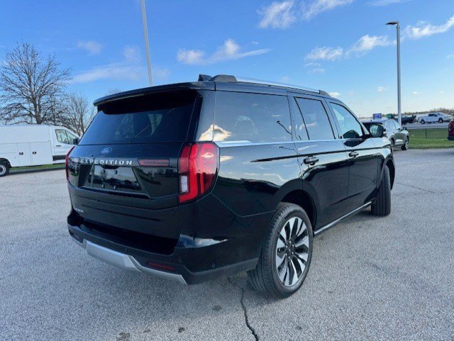 Certified 2025 Ford Expedition Platinum w/ Driver's Package image 5